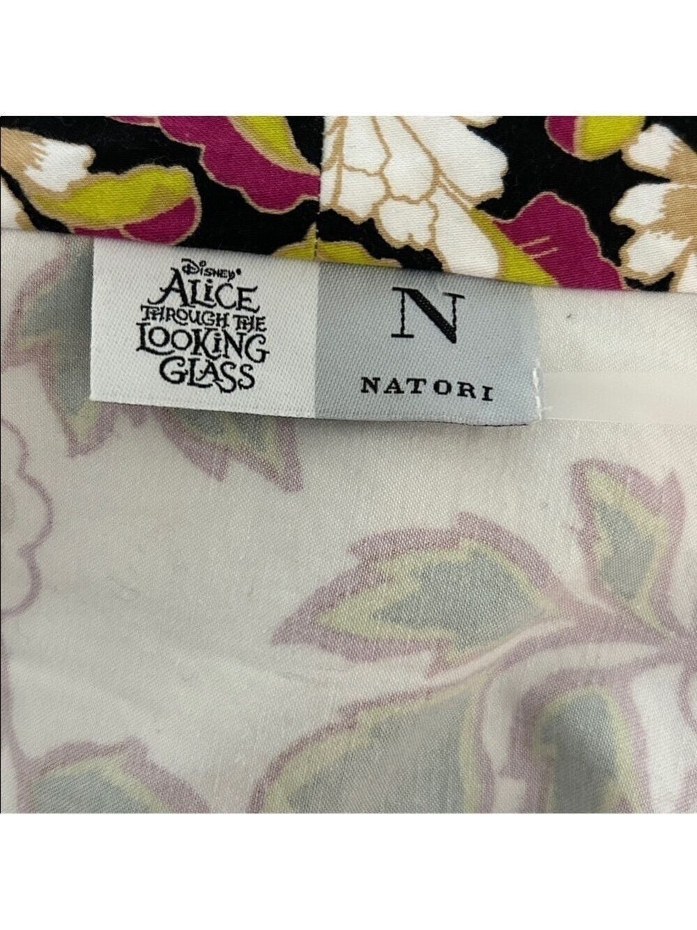 Natori x Disney Alice Through The Looking Glass Kimono - Picture 7 of 9